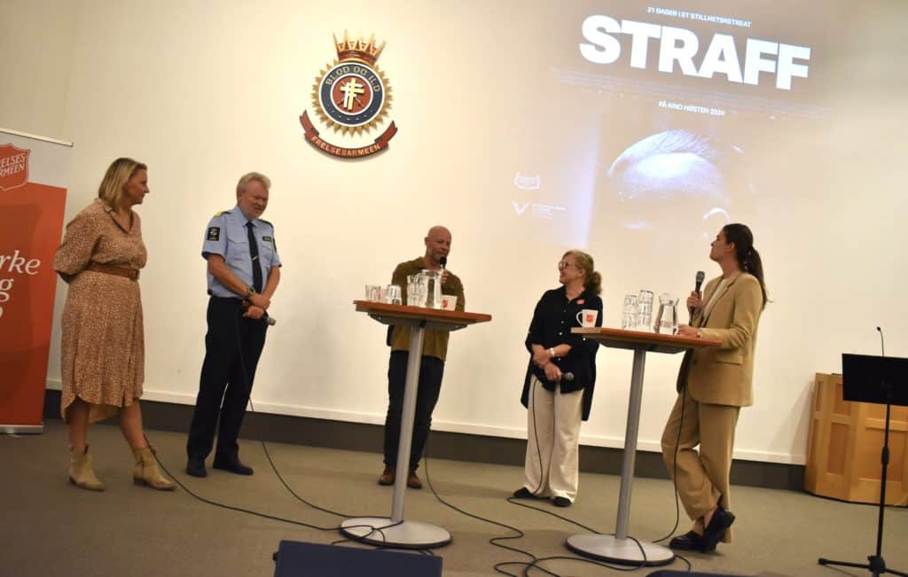 Panelsamtale med Maria Aasen-Svensrud (stortingsrepresentant AP),
Jan-Erik Sandlie, assisterende direktør i Kriminalomsorgsdirektoratet
Andreas Ribe-Nyhus, tidligere retreatdeltager og
Marit Skartveit, retreatleder Frelsesarmeen.